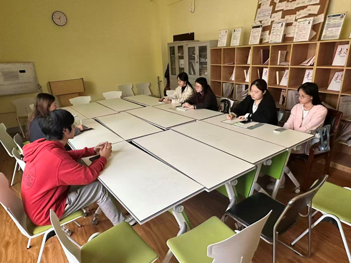 文載指路燈 文學(xué)院團(tuán)委舉辦2025年秋季學(xué)期學(xué)生社團(tuán)聯(lián)席會(huì)暨功能型黨支部書(shū)記培訓(xùn)會(huì)側(cè)記